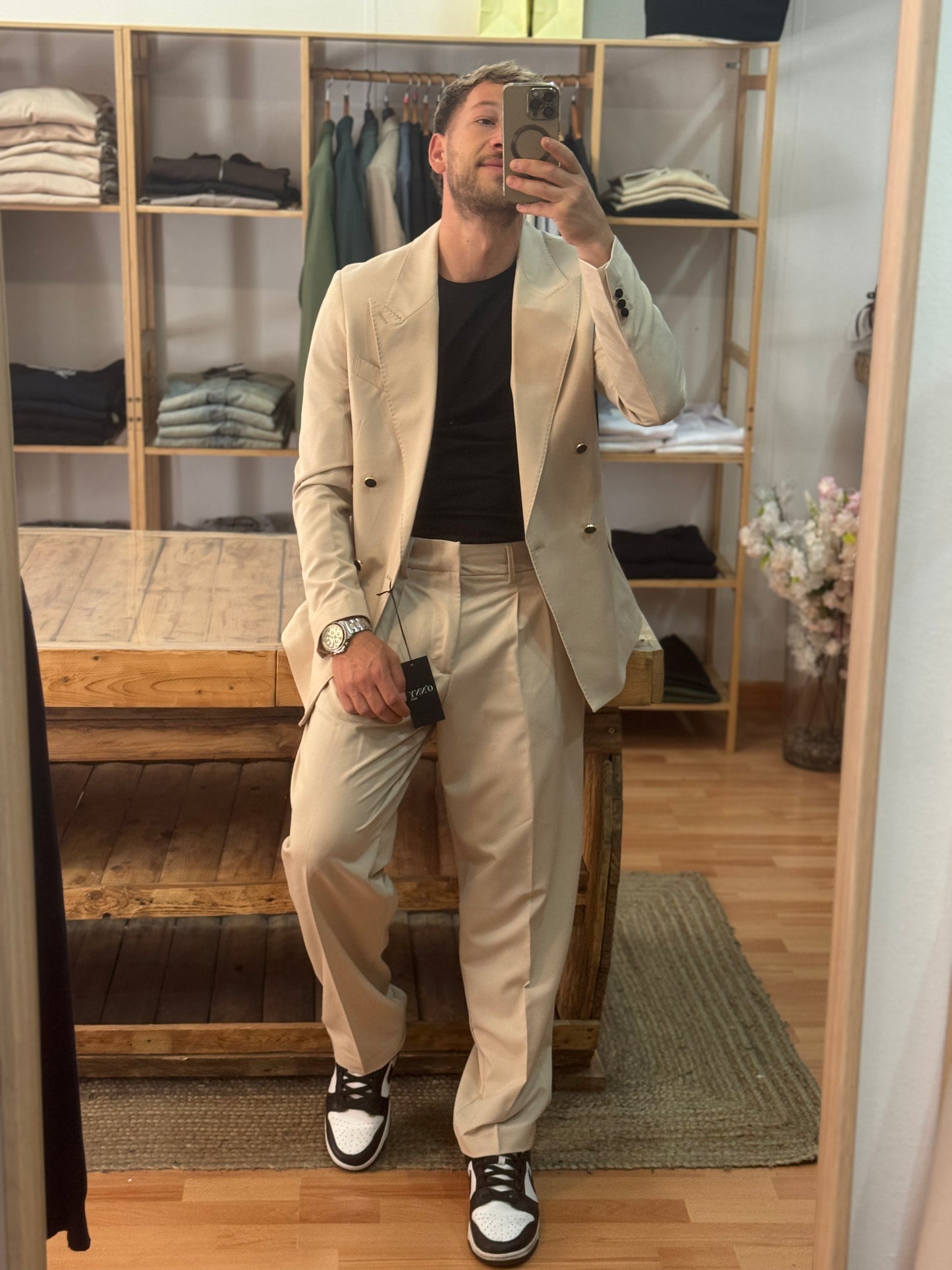 ABITO BEIGE FONDO AMPIO